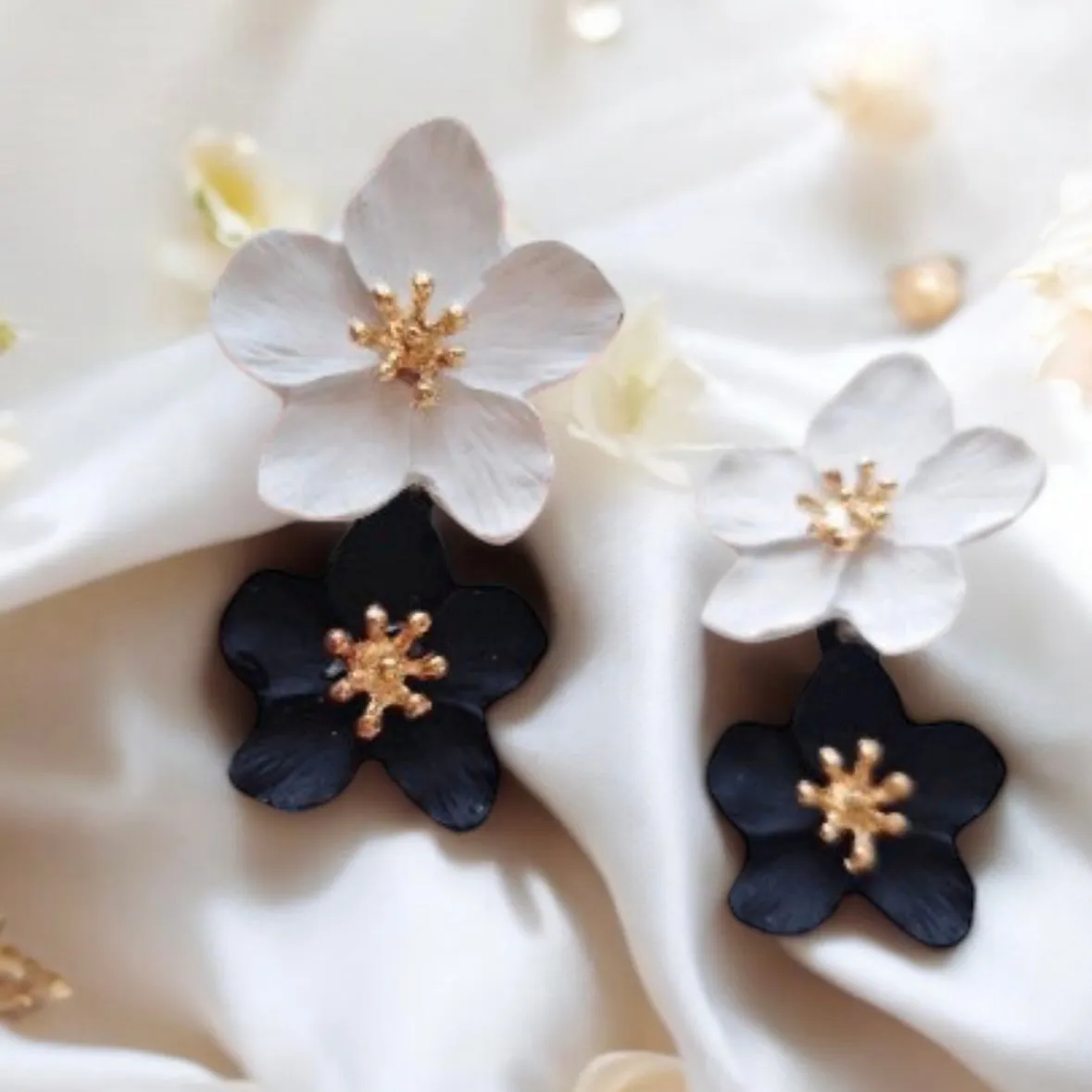 Black - white flowers dangly earrings | matte petals crumpled textured | statement earrings | golden geometric floral earrings