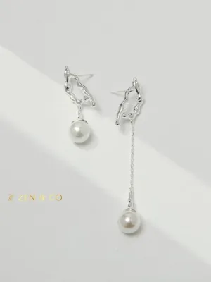 CLAIRE Asymmetric earrings with big dangle pearl