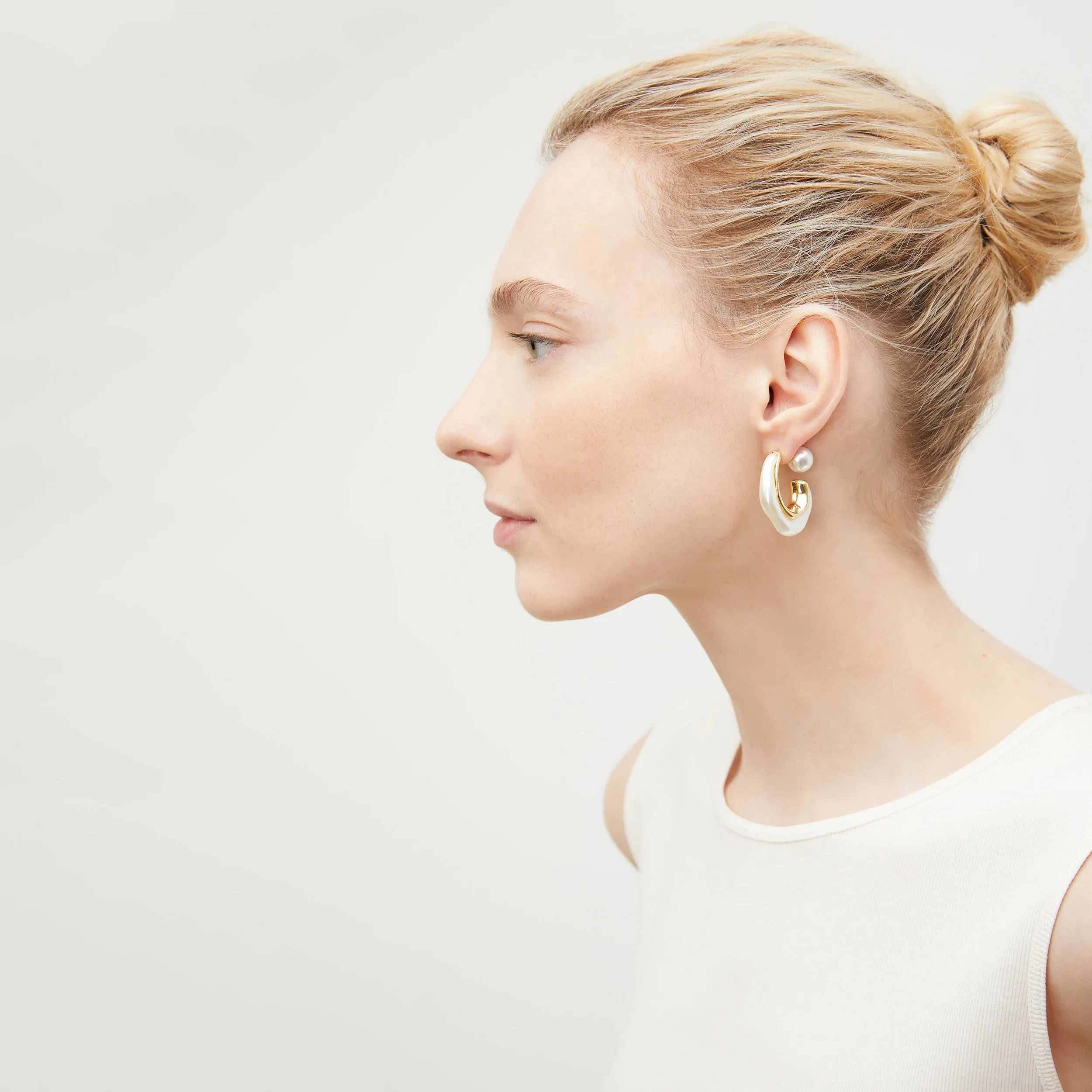 Etel Earrings :: Gold