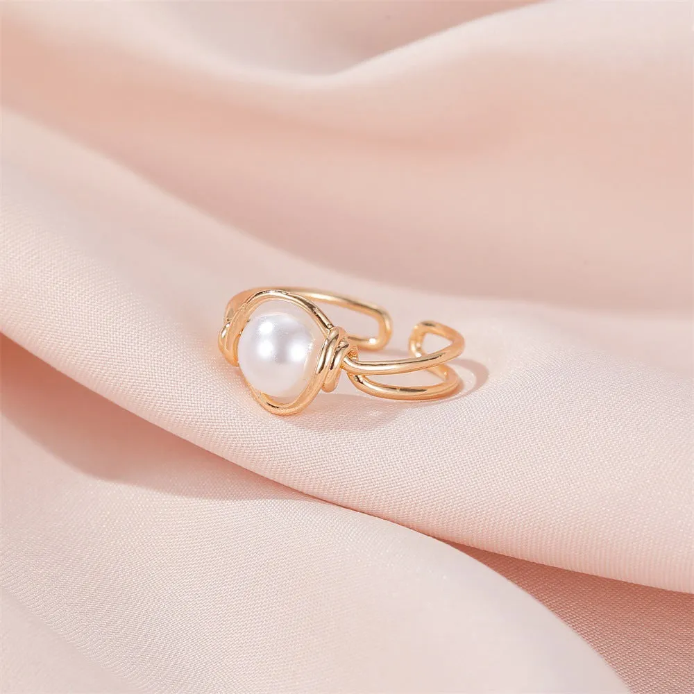 R631 - Elegant Pearl Ring