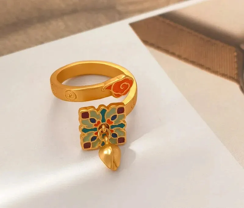 VAIGE Glamorous Gold Enamel Floral Rings